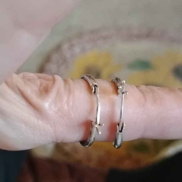 Mini Tiffany Heart Tag Earrings On 925 Huggies Price Firm New Never Worn - Picture 2 of 3